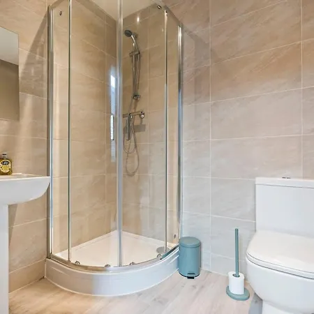 Modern 2br In Arena Uni Hub Apartamento