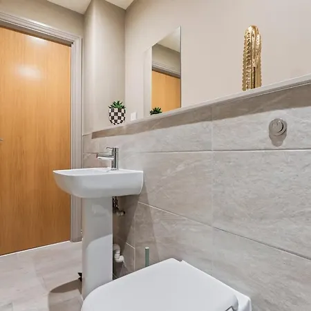 Modern 2br In Arena Uni Hub Apartamento