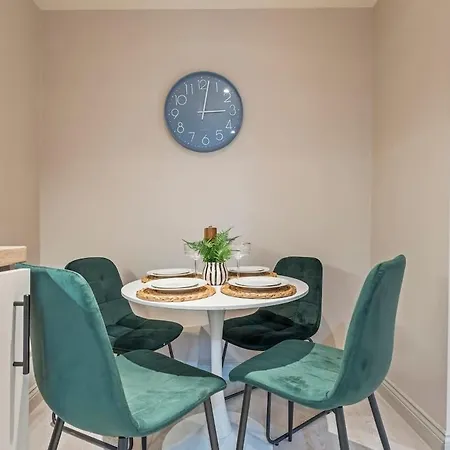 Modern 2br In Arena Uni Hub